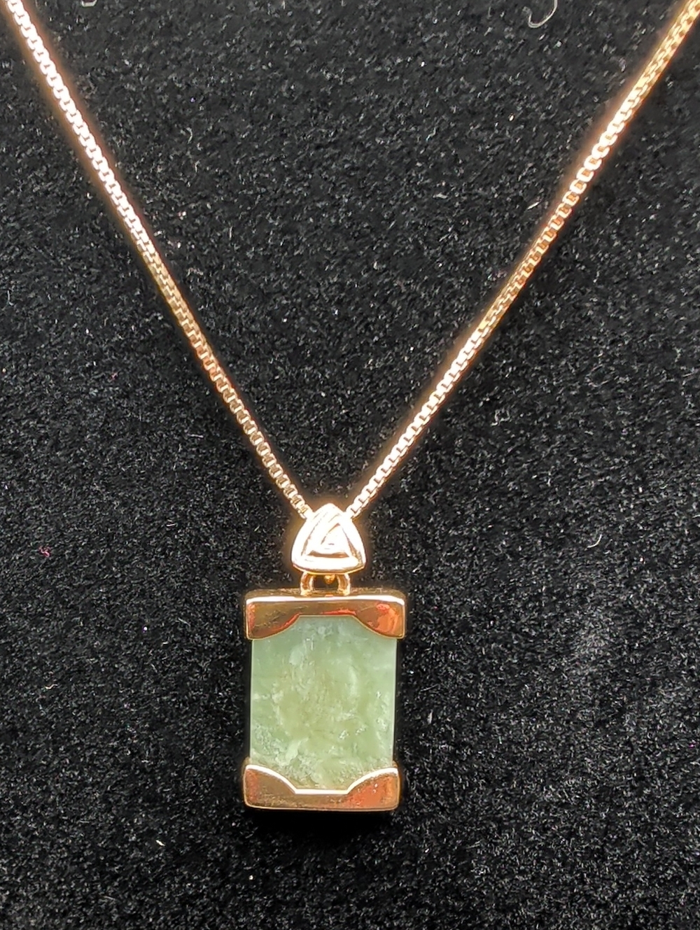 Avon 14 K Gold Plated Genuine Green Jade Pendant Necklace - Picture 3 of 6